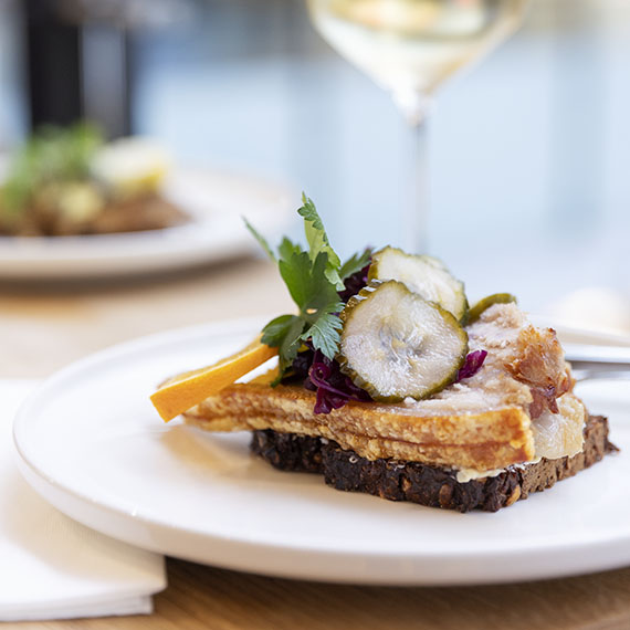 Smørrebrød med kød fra Hallernes Smørrebrød i Frederiksberg Centret.